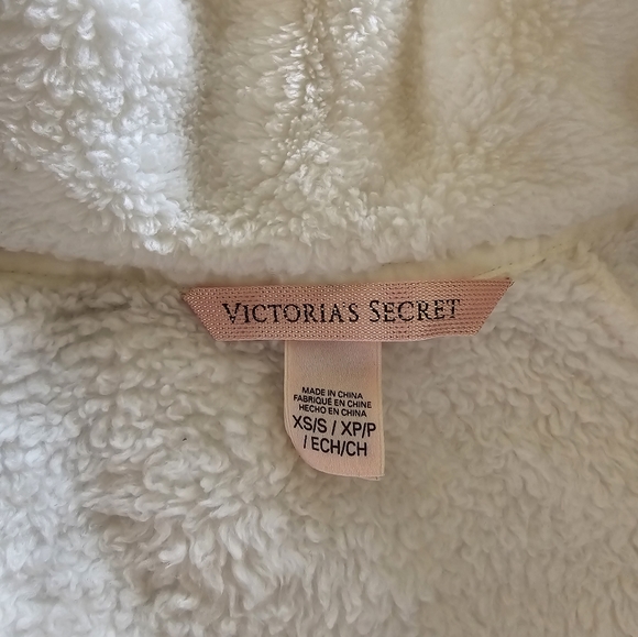 Victoria's Secret Plush Robe - Picture 6 of 7